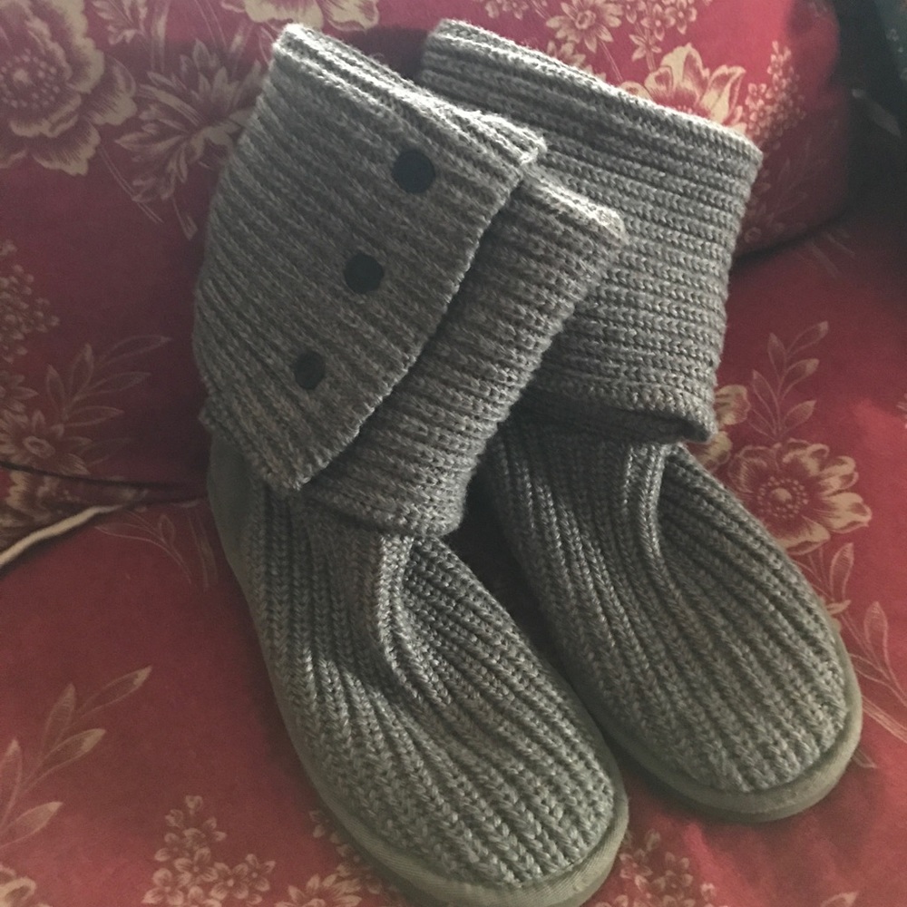 gray knit uggs